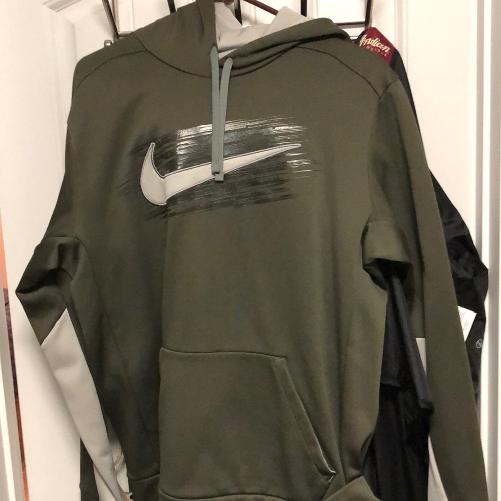 New without tags Nike thermafit hoodie